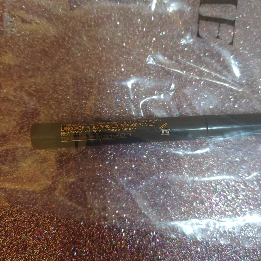 Glossy Black Idole Ultra-Precise Felt Tip Waterproof Liquid Eyeliner Lancome